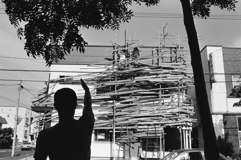 川俣正「アパートメント・プロジェクト」1982-86 ドキュメント展<br>~TETRA-HOUSEを中心に~
