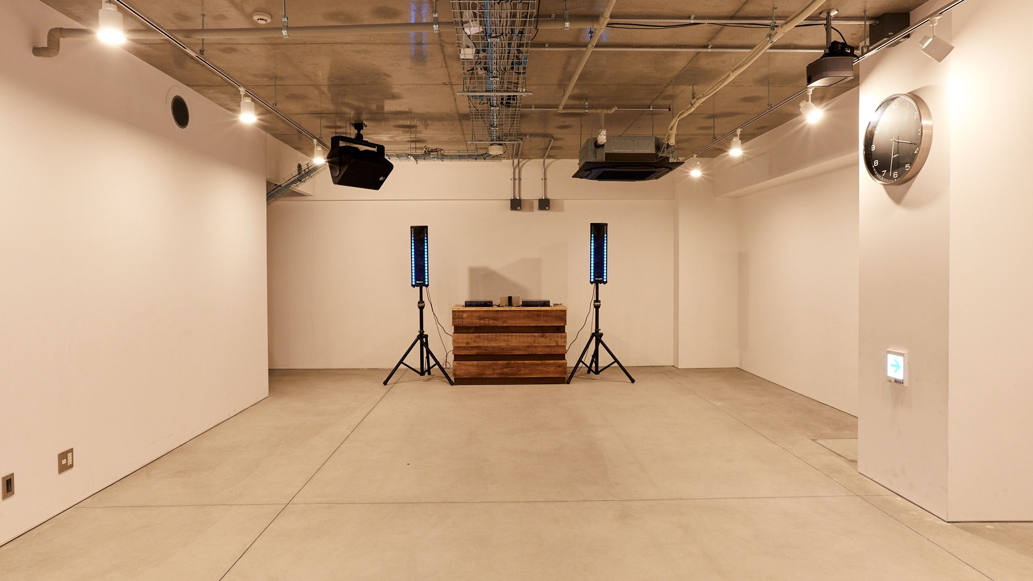 KARAOKE & BAR アンダービート