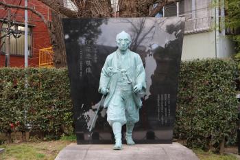 富岡八幡宮境内（伊能忠敬像）