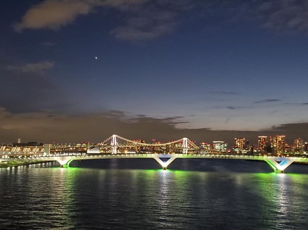 豊洲大橋と水辺の夜景(とよすおおはしとみずべのやけい)